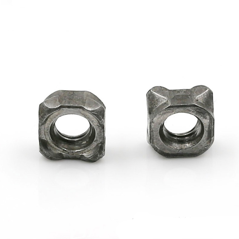 M8 kvadrat qaynaq qozu