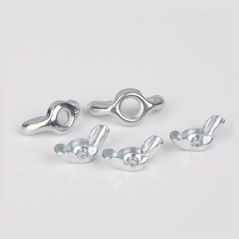 Qanadlı qoz yuvarlaq qulaqlar